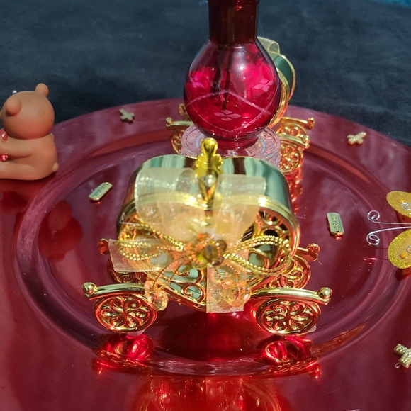 Red Centerpiece - Picture 6 of 6